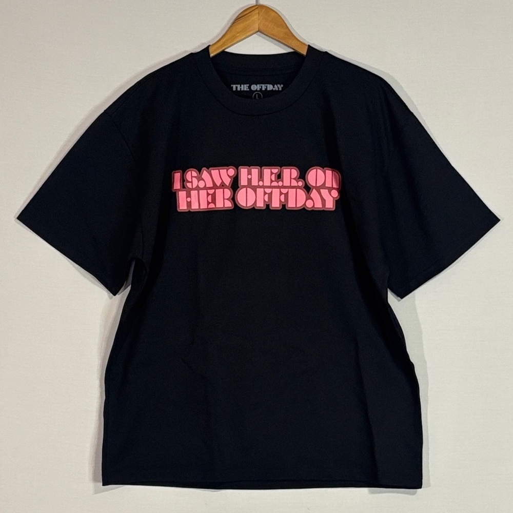 The Offday Graphic Tee “I Saw Her On Her Offday” Black Pink NWOT Size L